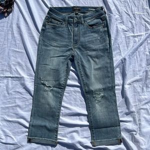 Judy Blue Distressed Skinny Fit Capri size 3/26